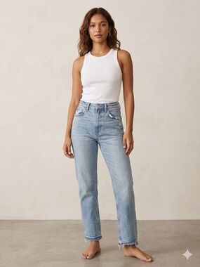 High-Rise 90s straight ultra high rise Jeans in Light Blue with raw hem